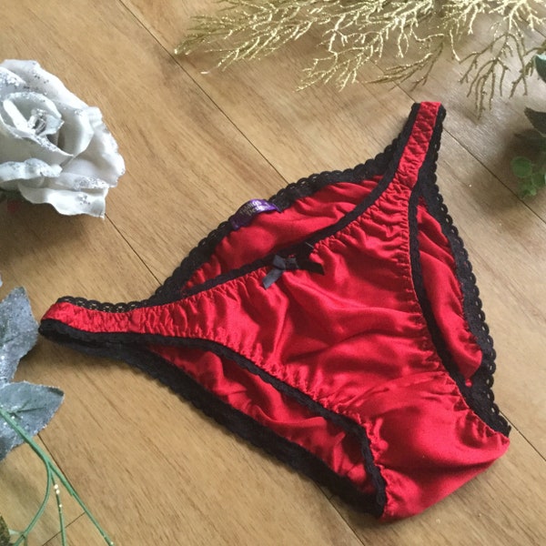 Silk bikini panties. Pure silk knickers handmade by fidditchdesigns