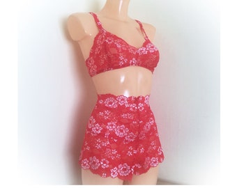 Pinup lingerie set. Retro style longline panties and bralette. In scarlet red lace.