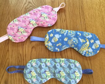 Antifaz para dormir con estampado de pájaros azules o pavos reales. Antifaz acolchado suave con estampado de algodón.