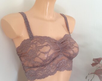 Bralette de encaje estilo bandeau en rosa, marrón o morado. Hecho a mano por Fidditchdesigns.