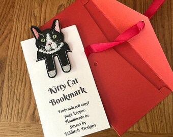Marcapáginas bordado con diseño de gato esmoquin o persa, sujetapáginas de vinilo hecho a mano.