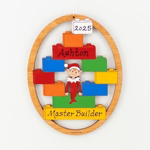 Adorno navideño personalizado de bloques de construcción de ladrillos: madera, cortado con láser y pintado a mano.