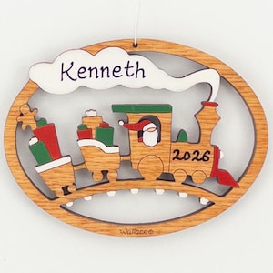 Gepersonaliseerde kerstmantrein MINIATUUR kerstornament: hout, lasergesneden, handgeschilderd