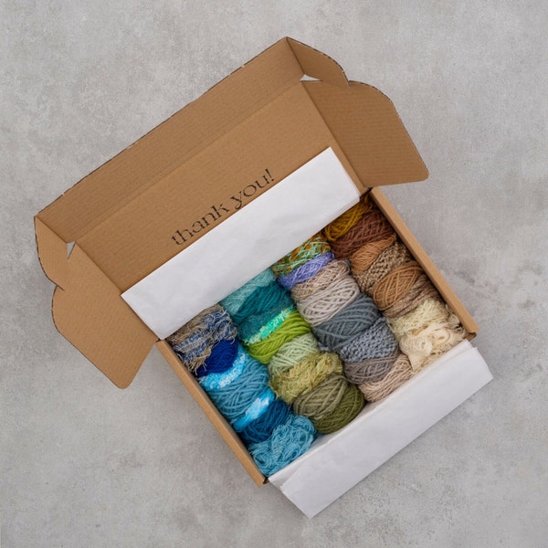 Lot de fils personnalisés avec livret électronique d'instructions de tissage – Plus de 30 pelotes de fil incluses pour un tissage créatif.