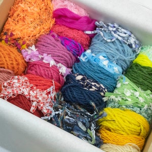 Fluorescent Yarn & Fibre Bundle with Weaving Instruction E-Booklet - 30+ Balls of yarn included