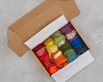 Kit di filati Rainbow Tapestry, oltre 30 gomitoli, rimanenze di produzione britanniche, libretto di istruzioni per la tessitura (PDF)