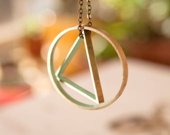 Triangle necklace. TRIANGLE GEOMETRIES. Geometric and modern piece. Elegant. A nice Gift for she or he.