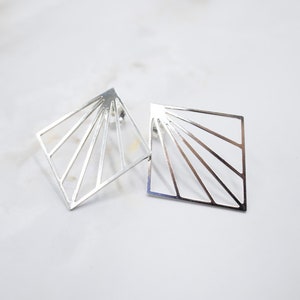 VERKAUF. SILBER Ohrringe. Raute. Sonderedition minimalistische Ohrringe. Sterling Silber.