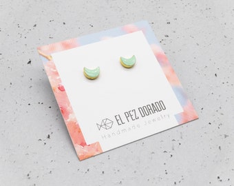 PENDIENTES MEDIA LUNA. Pendientes minimalistas de color. Pendientes geométricos sencillos elegantes y simples. Regalo para ella.