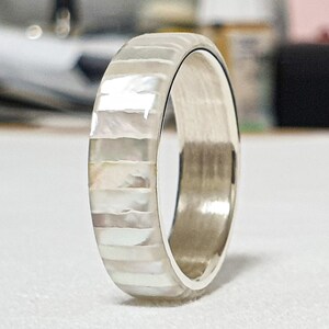 LUXE HAND white strip pearl shell silver ring image 7