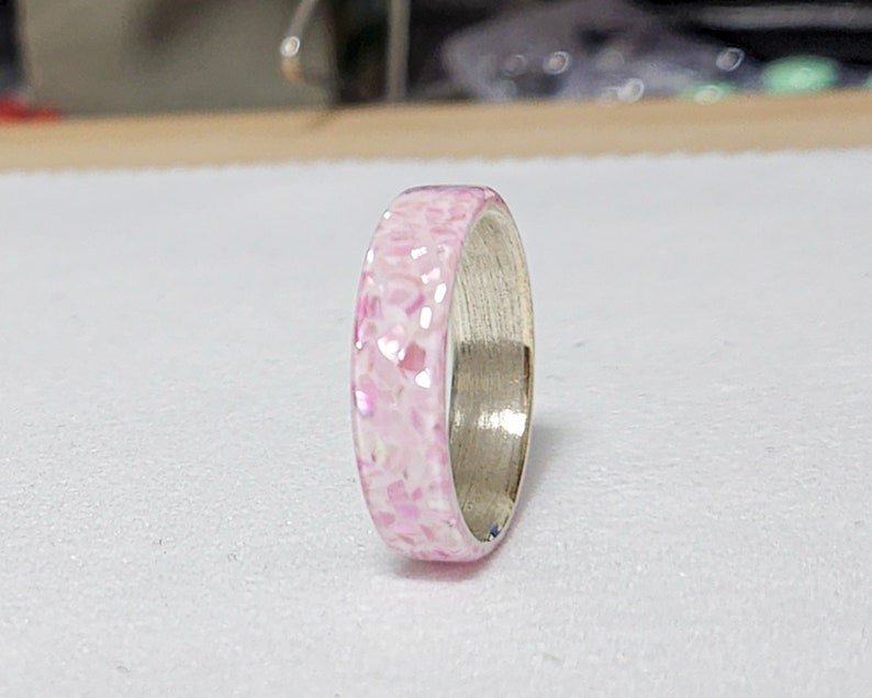 LUXE HAND white pink mother-of-pearl ring image 8