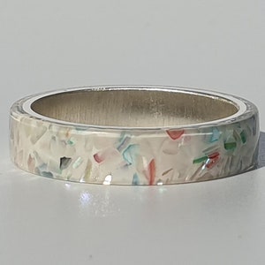 Rainbow ablalone shell white resin ring レインボーアワビシェルホワイト樹脂リング luxe hand image 4