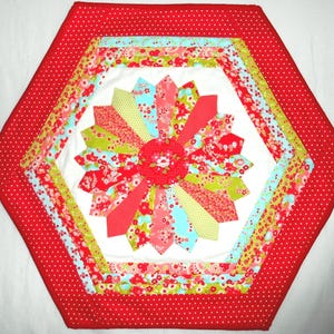 Sunburst Dresden Table Topper