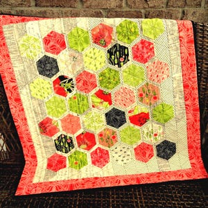 Hexagon Trail (33 x 35 inch), schootquilt of babyquilt
