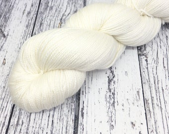 Natural undyed merino and nylon sock yarn, 4 ply yarn, 100g