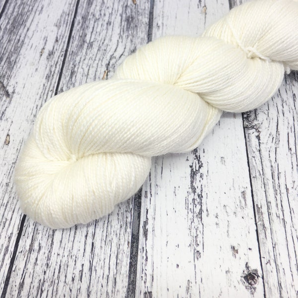 Natural undyed merino and nylon sock yarn, 4 ply yarn, 100g