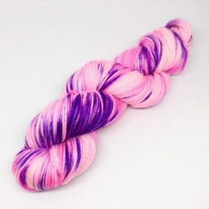 Magic unicorn DK, 100% merino, purple and pink variegated yarn, hand dyed double knit