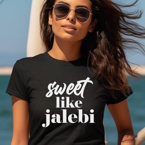 Koszulka z motywem południowoazjatyckiego filmu Buff, koszulka z motywem kultury popularnej Desi Graphic Pop z cytatem Bollywood Hindi, styl unisex