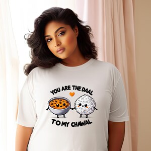 Desi Bollywood Hindi Graphic Tee, koszulka z południowoazjatyckiej kultury popularnej dla fanów filmów unisex, wibracje dialogów dramatycznych