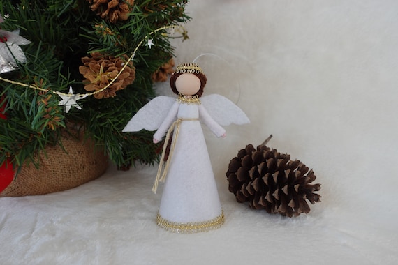 16 Pieces Christmas Tree Hanging Ornaments, 10 Pcs Angel Feather Wings & 6  Pcs Feather Snowflake Hanging Decoration Mini White Angel Wings for  Christmas Tree, Party, Wedding : : Home