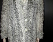Joli manteau de véritable fourrure de mouton de perse gris argenté Gray curry persian lamb real fur coat bust 50