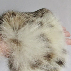 Vtg real two tones mountain cat fur cuffs / pretty pair of real 2 tones mountain cat fur cuffs 5X 16 approx. image 2