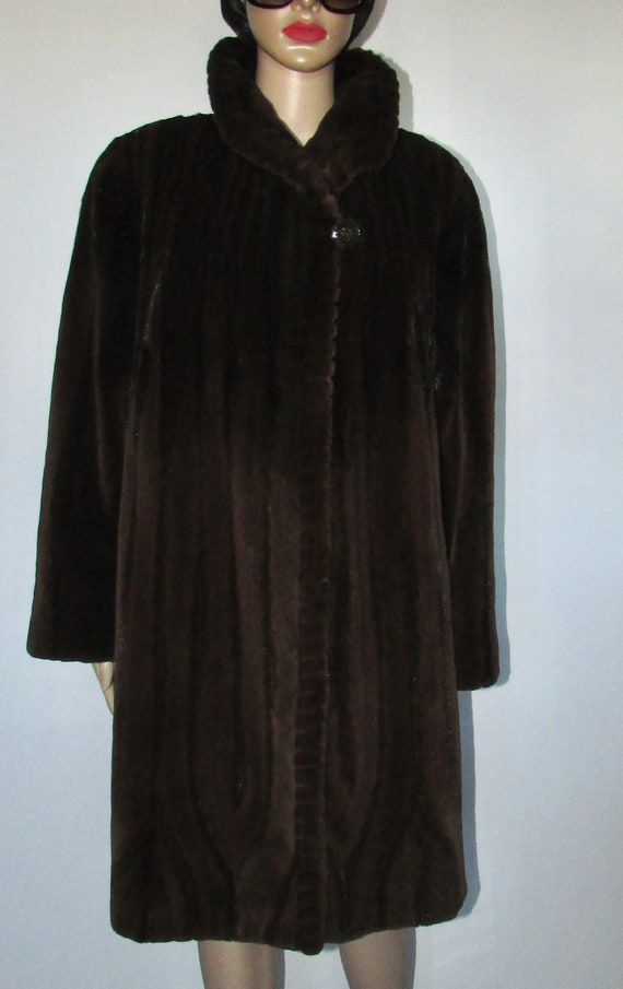 Chic chocolate brown real ouvragé sheared mink fu… - image 1