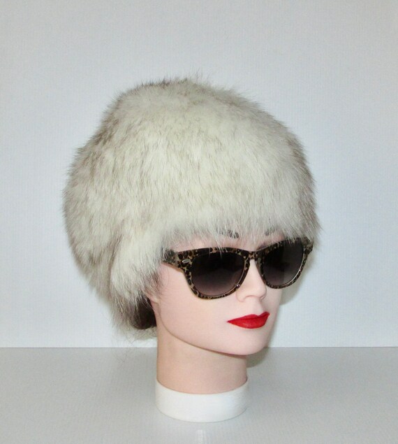 Beautiful real  fluffy white fox fur hat /Magnifiq