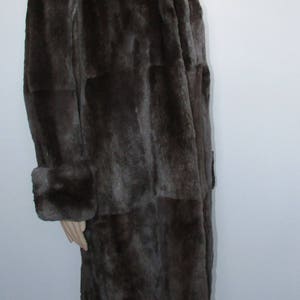 Joli manteau de véritable fourrure de rat musqué rasé brun gris /Nice sheared real muskrat brown grey fur coat bust 42 image 3