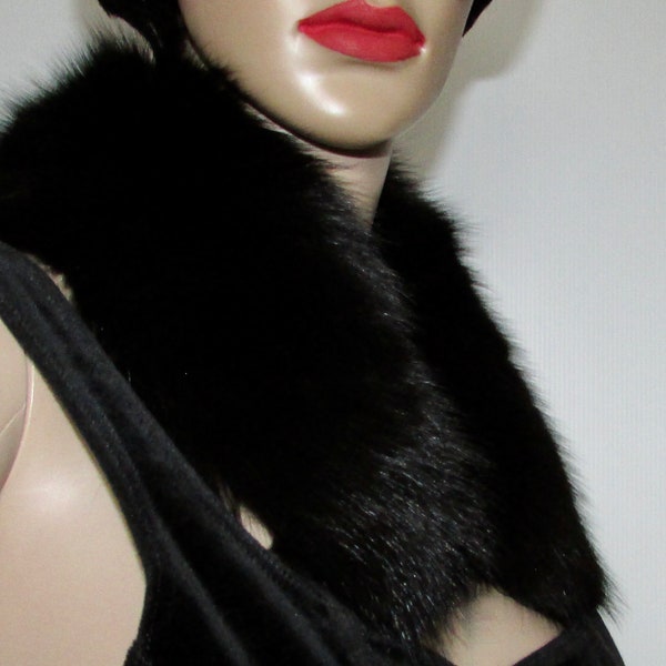 Vtg black neck warmer fox fur collar/Nice collar close to the neck of genuine black fox fur 22" X3"1/2" ref: B13