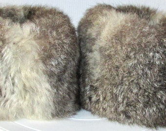 Nice pair of grey and beige  real  natural opossum fur cuffs/jolie paire de manchettes en  fourrure d'opossum gris et beige  15"x 5" approx.