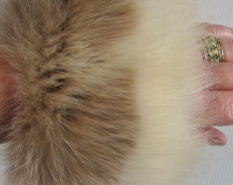 Nice pair of shady real fox fur cuffs/pretty pair of shady fox fur cuffs 13"1/2 X5" approx.