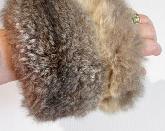 Nice pair of grey and beige  real  natural opossum fur cuffs/jolie paire de manchettes en  fourrure d'opossum gris et beige  16" x 6 approx.
