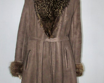 Sawyer of Napa California   real sienna shearling long  fur coat /raccoon collar and cuffs /chaud manteau de mouton retourné   bust 42