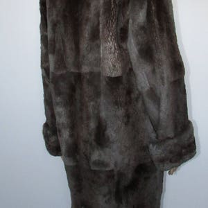 Joli manteau de véritable fourrure de rat musqué rasé brun gris /Nice sheared real muskrat brown grey fur coat bust 42 image 5