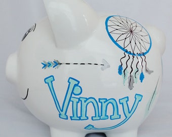 Capturador de sueños, flechas y plumas personalizado Banco cerdito pintado a mano diseño personalizado / Bebé ducha / bautismo / cumpleaños