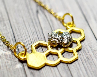 Honeycomb Necklace with Bee Charm, Gold Honeycomb Pendant, Beekeeper Jewelry, Beehive Necklace, Honey Bee Jewelry, Geometric Hexagon Pendant