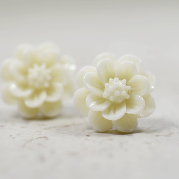 White Dahlia Earrings, Cream Flower Earrings, Dahlia Blossoms, Botanical Jewelry, Cream Floral Jewelry