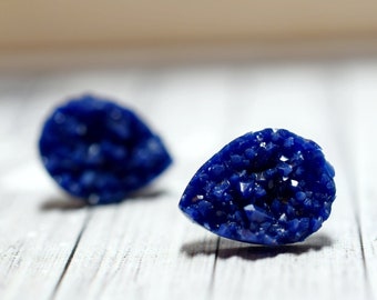 Pendientes de drusa azul marino en forma de lágrima, pendientes azul oscuro, joyería brillante, joyería de boda índigo, pendientes de drusa azul medianoche, lágrimas azul marino