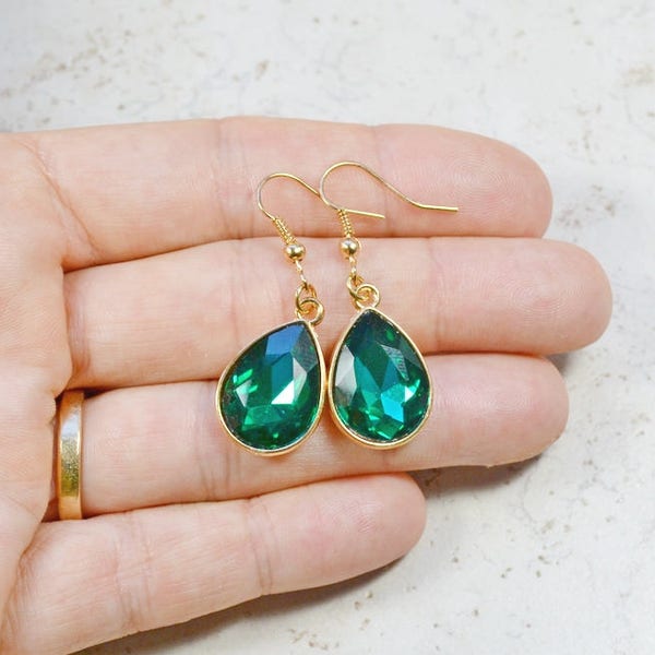 Emerald Green Crystal Earrings, Green Rhinestone Teardrops, Faux Diamond Style Jewels, Estate Style Jewelry, Gold Drops