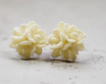 Soft White Blossom Earrings, Ivory Floral Studs Retro Jewelry, Cream Cottage Chic Vintage Style Jewelry, Ear Bob Flowers