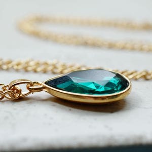 Emerald Green Necklace, Green Rhinestone Teardrop Pendant, Dark Green Jewel, Estate Style Jewelry, Gold Chain image 2