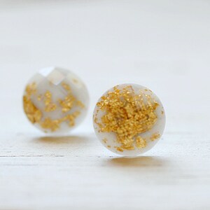 Simple White and Gold Earrings 12mm, Iridescent Metallic Earrings, White Studs Glittery Gold Earrings Neutral Minimal, Gold Leaf, Gold Flake image 3