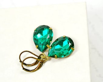 Emerald Green Rhinestone Earrings, Estate Style Vintage Emerald Rhinestone Dangles, Retro Hollywood Jewelry, Vintage Glass Drops