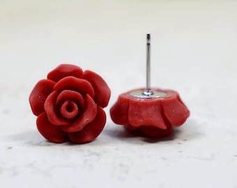 Pendientes de rosa roja, estilo vintage rústico chic, pendientes bohemios chic en rojo oscuro, ideas de regalo para amantes de las plantas y el jardín.