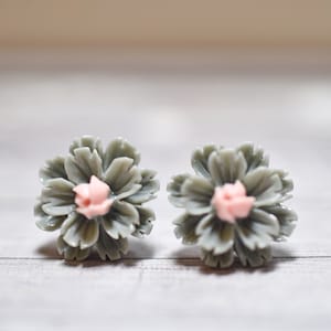 Soft Gray Dahlia Earrings, Light Pink and Grey Flower Earrings, Dahlia Blossoms, Botanical Jewelry, Pastel Floral Jewelry
