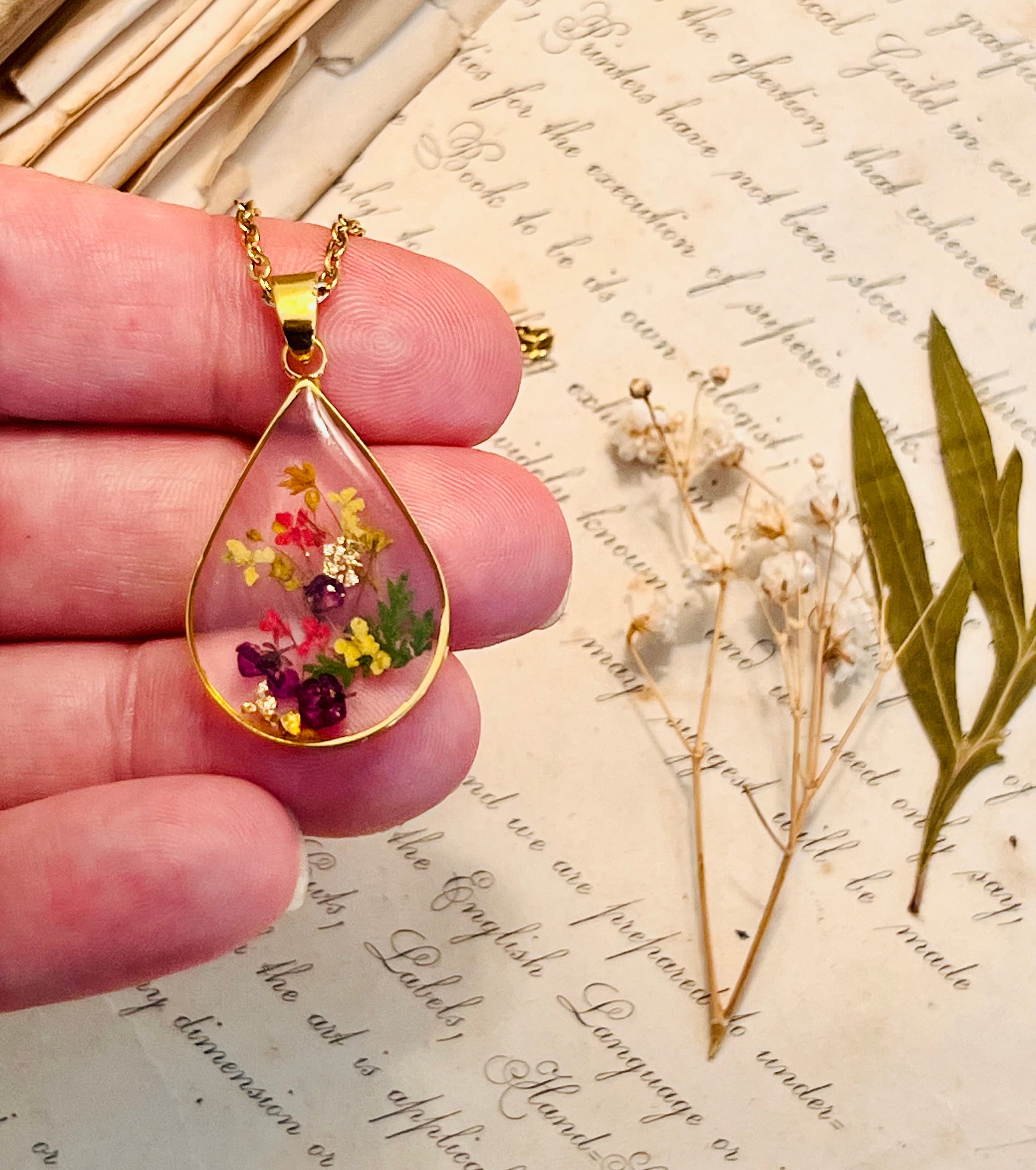 Pressed Wildflower Resin Necklace, Dried Flower Gold Teardrop