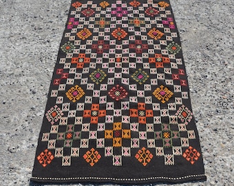 Black area kilim rug, vintage turkish rugs, living room carpet, 4’ x 8’ ft, white kilim, boho home decor, goat hair rugs, tapis, teppich,