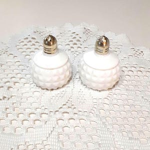 Vintage Milk Glass Salt Pepper Shakers, Salt Pepper Set, Diamond Design, 1950s / Japan/ Excellent