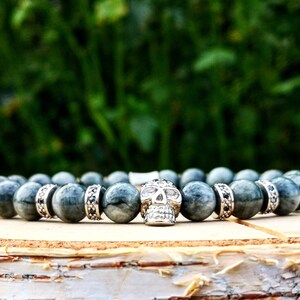 Silver beaded skull bracelet for men and women, Gift for him and her, AAA Hawkeyes beads, Stretch bracelet, Jewelry for men